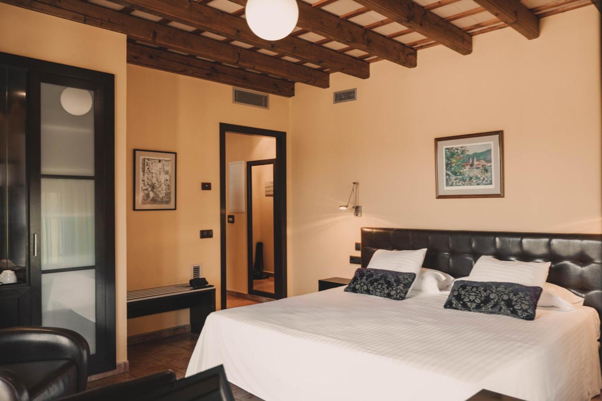 Hotel Vall De Bas Joanetes Buitenkant foto
